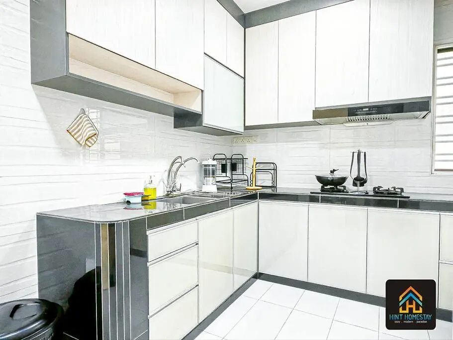 Holiday home Pool,Tvbox,Landed,5 Min Aeon,Bukit Indah,Legoland Villa Johor Bahru