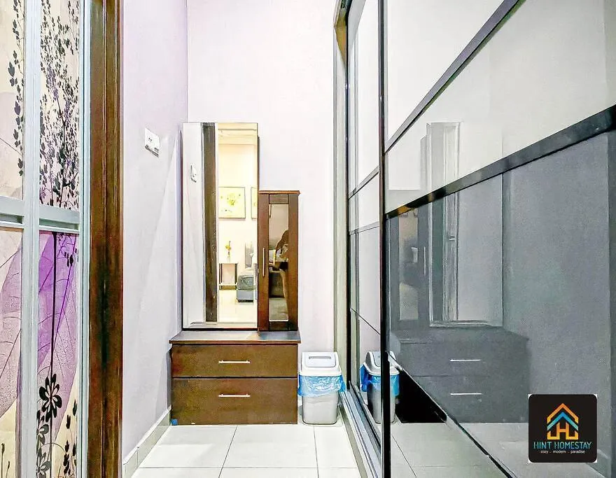 Holiday home Pool,Tvbox,Landed,5 Min Aeon,Bukit Indah,Legoland Villa Johor Bahru