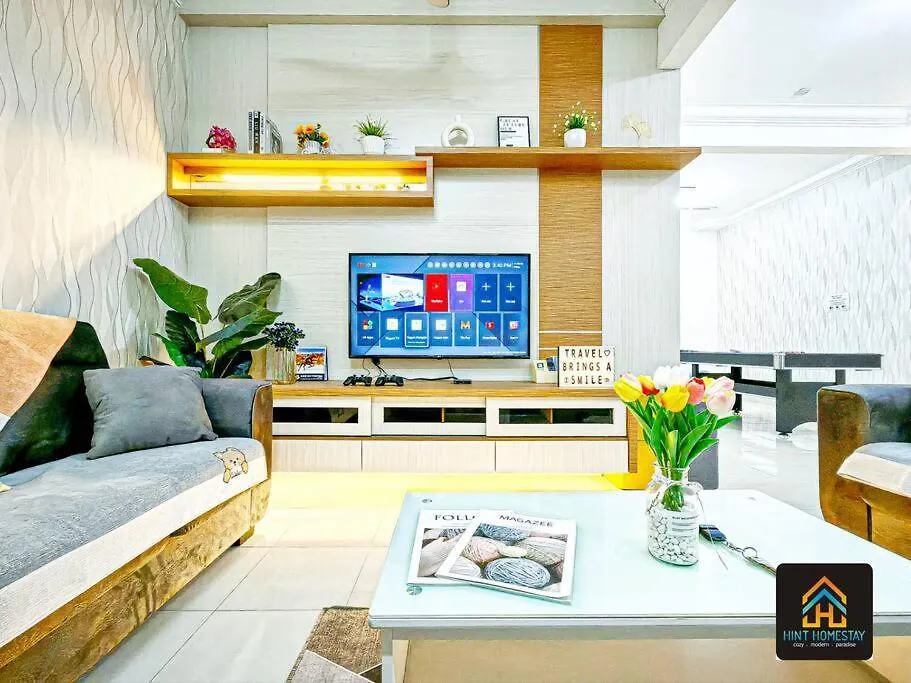 Holiday home Pool,Tvbox,Landed,5 Min Aeon,Bukit Indah,Legoland Villa Johor Bahru